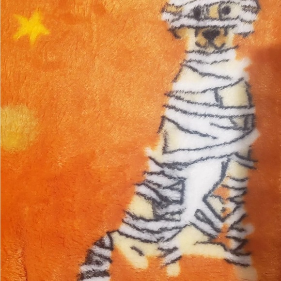 NEW Members Mark Halloween Throw Dogs In Costume 60"x70" Plush Lounge Blanket - Picture 4 of 6